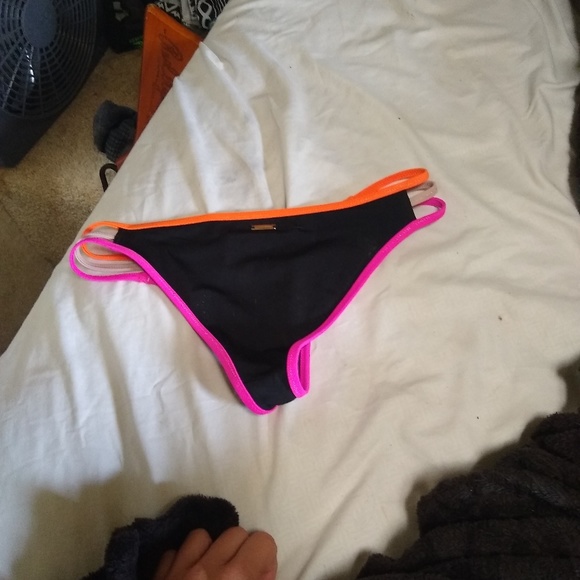 Victoria secret bottoms - Picture 3 of 5